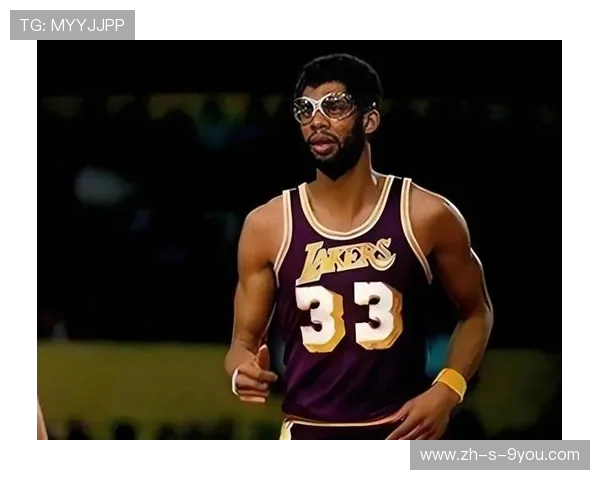 从天勾到传奇巨星卡里姆阿布杜尔贾巴尔辉煌篮球生涯全景解读