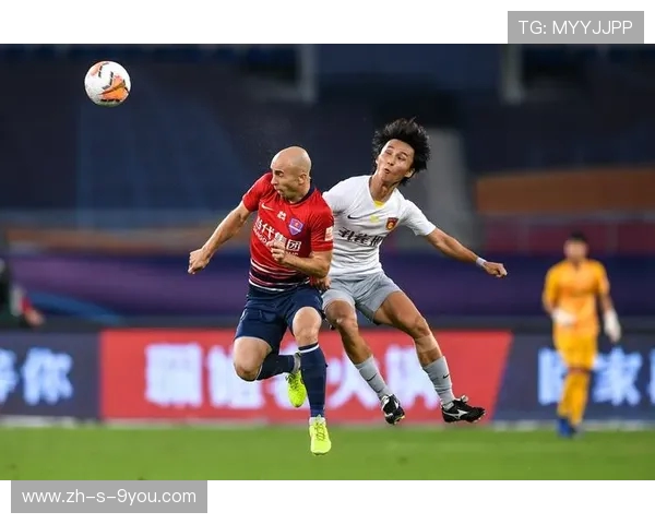 聚焦当代足球运动员成长路径与竞技精神全面解析趋势与未来发展展望