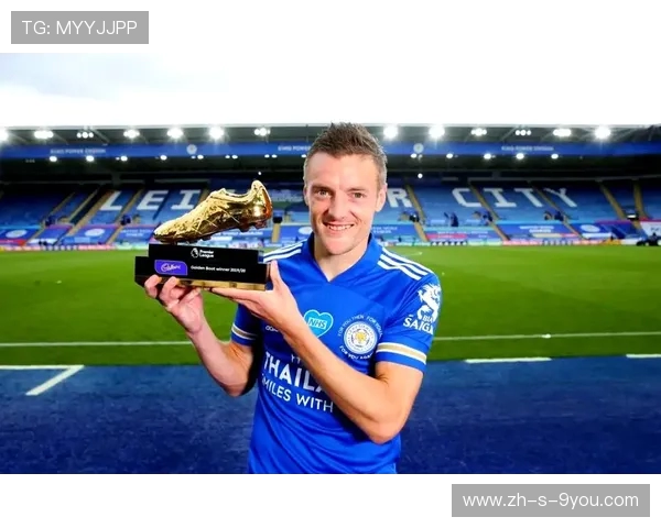 传奇足球运动员的崛起与辉煌旅程：从草根到世界舞台的奋斗历程