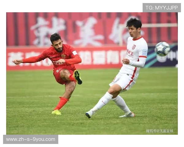 北全现代与上港的激烈对决展现中超联赛的魅力与竞争力 北全现代与上港的激烈对决展现中超联赛的魅力与竞争力